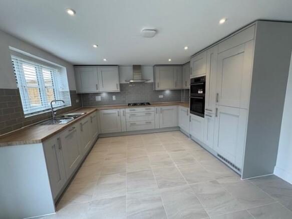 KITCHEN 2.jpg