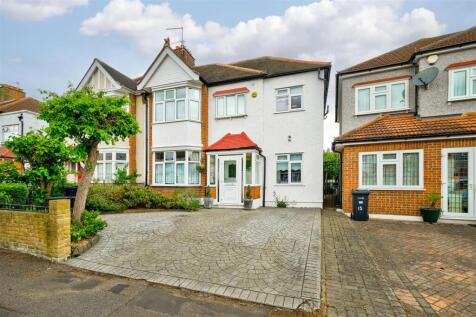 Monmouth Avenue, South Woodford