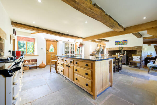 THe Farmhouse Woo...