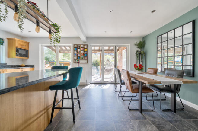 1373216-9-68ff708...