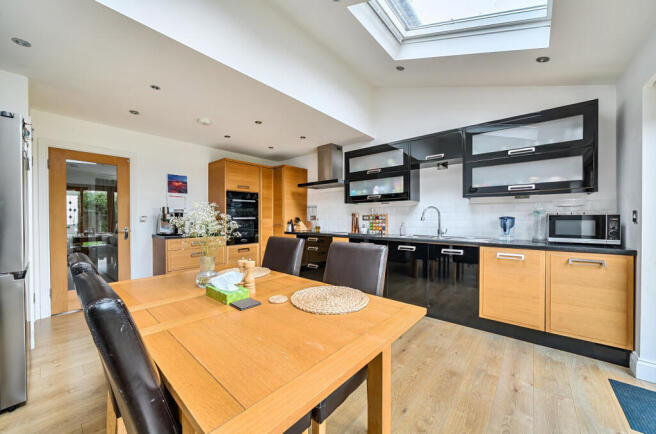 1373800-13-690213...