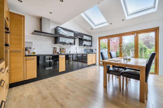 1373800-15-690213...