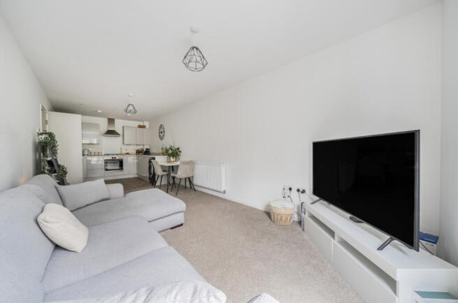 1373203-5-69022bd...