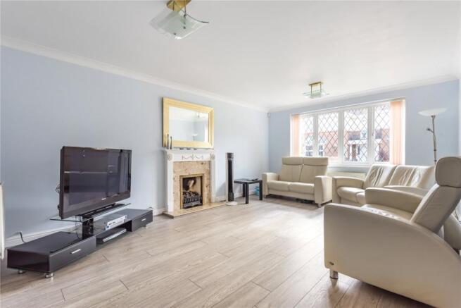 Finish Off The Front Of Your House With A Light Coloured Gravel And Create A Wonderful Curb Appeal Shingle Gravel Dr Shingle Driveway Driveway Curb Appeal