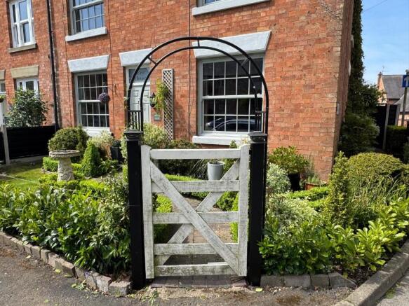 Gate