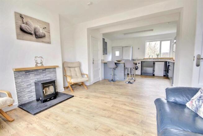 LOUNGE/KITCHEN