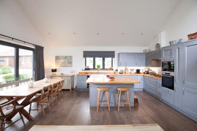 Kitchen / Dining Area 