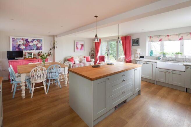 Kitchen / Dining Room 