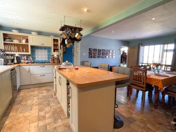 Kitchen Diner (1)