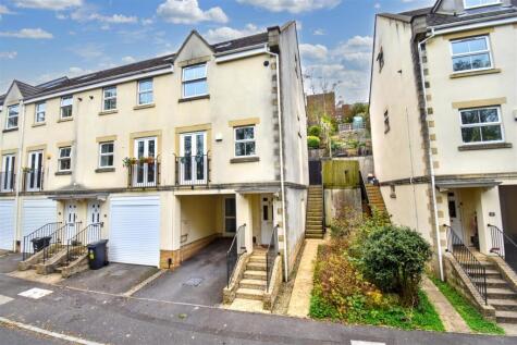 Modern Townhouse offered with no chain on Blaisedell View, Bristol