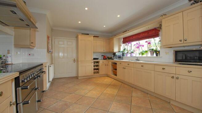 1kitchenresized.jpg