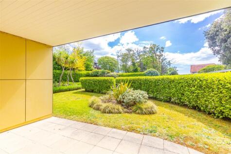 Ground Floor Apt in Royal Court, Windsor Road