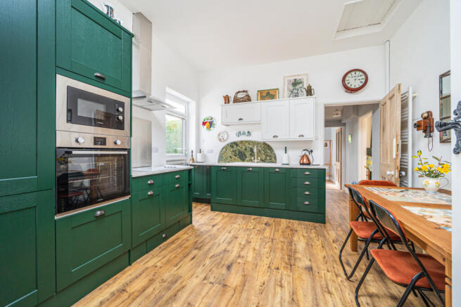 Kitchen / Breakfast Room