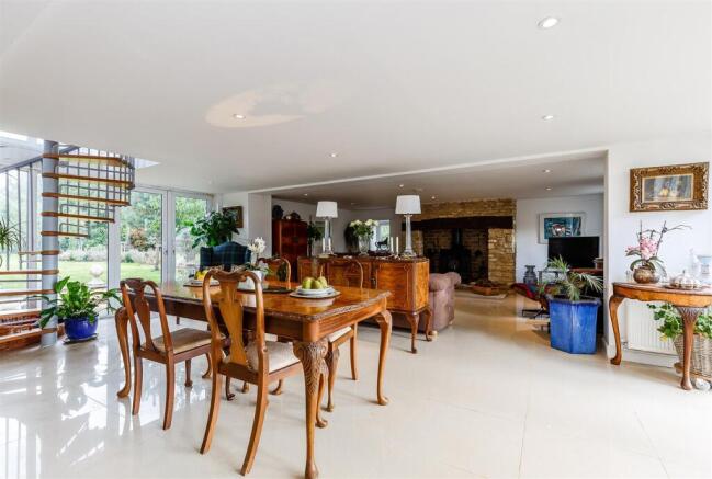 8311476-interior05.jpg