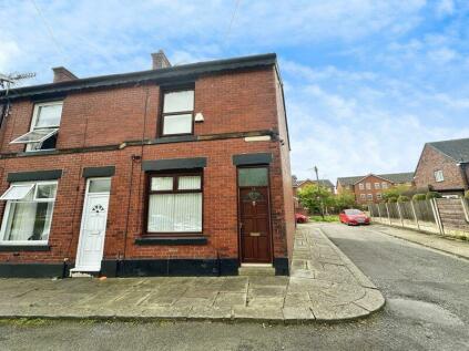 Radcliffe - 2 bedroom end of terrace house for sale