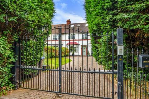 Langley Park Road, Iver, SL0