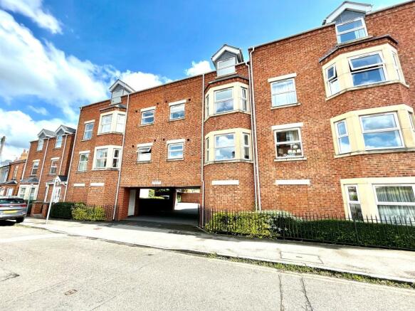 2 bedroom flat  for sale Rugby