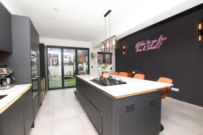 Kitchen Diner.JPG