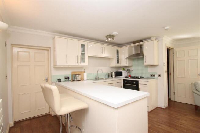 Kitchen 2.JPG