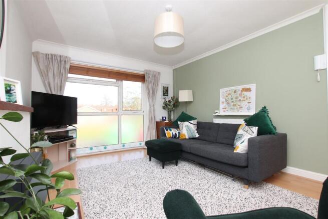 Living Room_.JPG