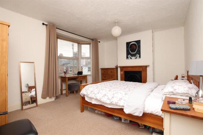 Bedroom 1.JPG