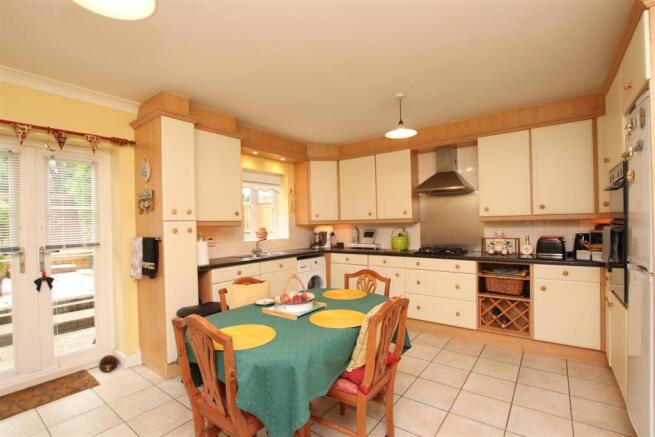 Kitchen Diner.JPG