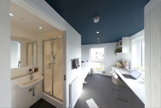 En-suite and Desk