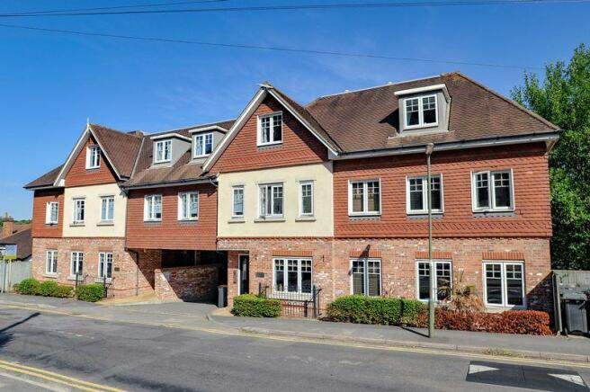 2 bedroom flat to rent in Haslemere, GU27