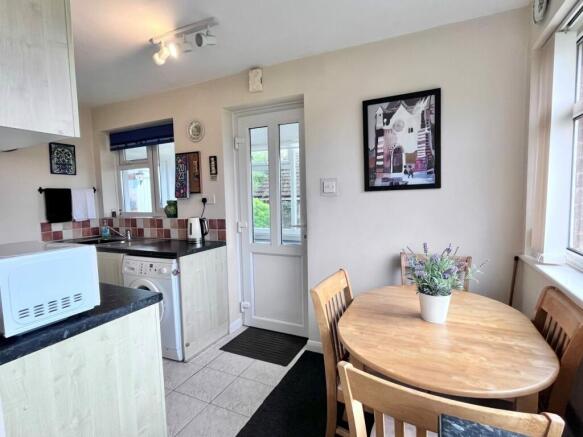 2-bedroom-detached-bungalow-for-sale-in-field-close-melton-mowbray-le13