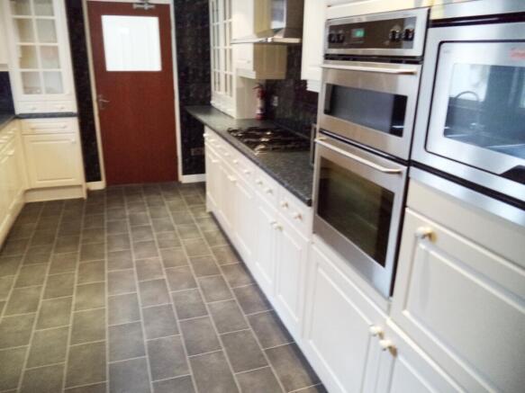 102 Manor House Road02