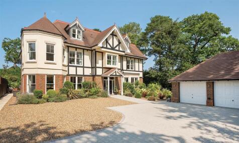 The Chase, Kingswood