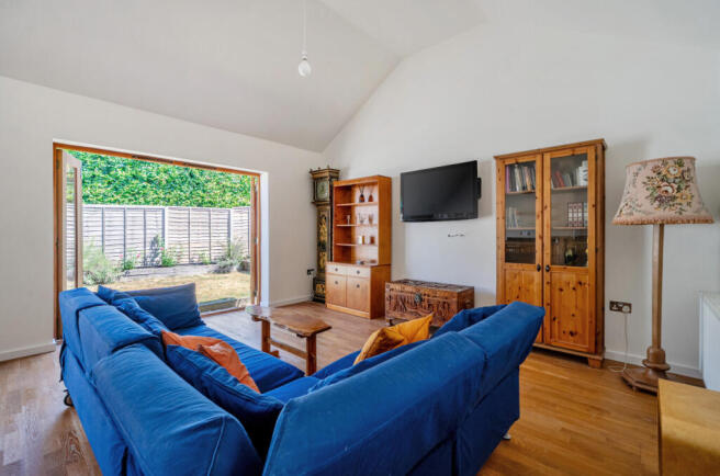 1318140-7-687a322...