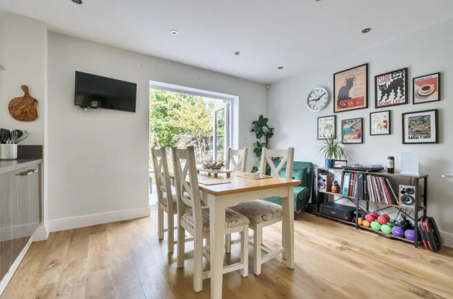 1334382-2-6895c00...