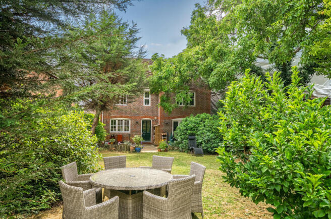 1330635-4-68878f3...