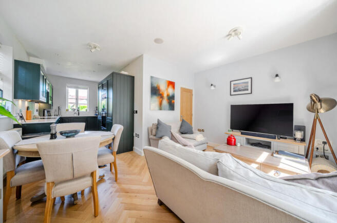 1317320-10-6867ec...