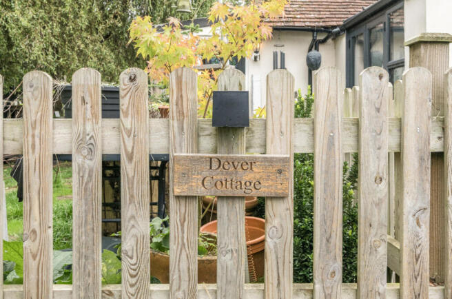 1354320-7-68caba7...