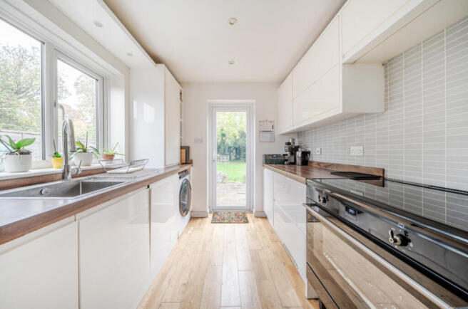 1372977-3-6901ee6...