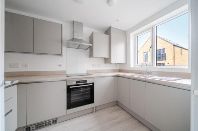 1388558-10-693823...