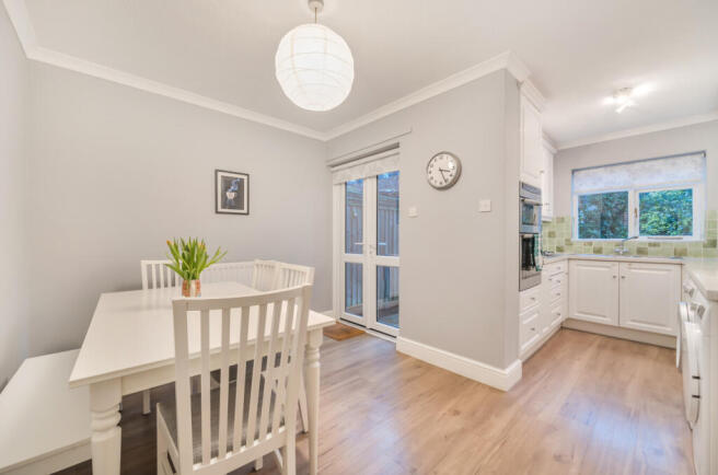 1400282-23-696679...