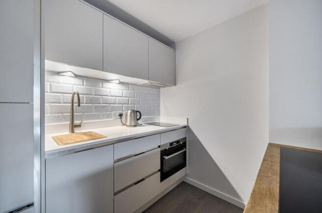 1403941-3-6977a27...