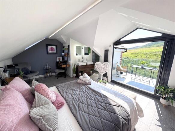 bedroom_1_Suite_1.jpg