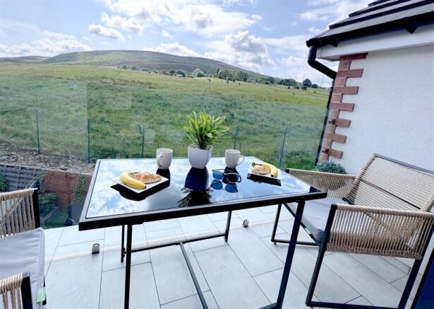 bedroom1_Balcony_2.jpg