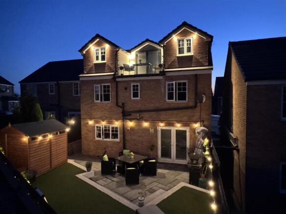 house_rear_night_1.jpg