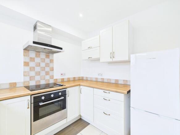 CAM01909G0-PR0418-STILL028