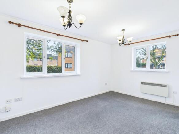 CAM01909G0-PR0418-STILL023