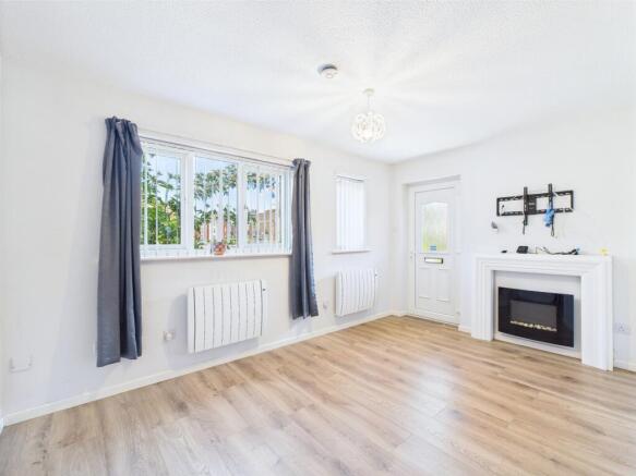 CAM01909G0-PR0327-STILL010