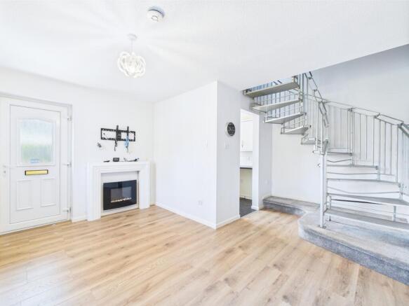 CAM01909G0-PR0327-STILL008