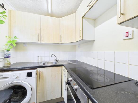 CAM01909G0-PR0409-STILL004