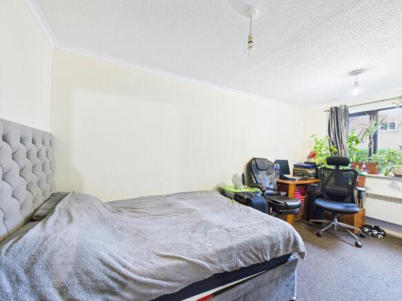 CAM01909G0-PR0409-STILL001