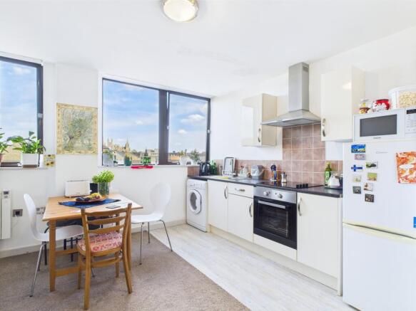 CAM01909G0-PR0331-STILL007